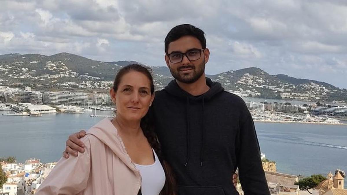Rosa Márquez y su hijo Blas.