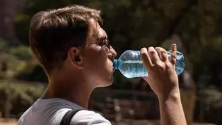 Catalunya lanza una alerta por calor intenso tras la primera noche tórrida de la temporada