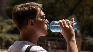 Catalunya llança una alerta per calor intensa després de la primera nit tòrrida de la temporada