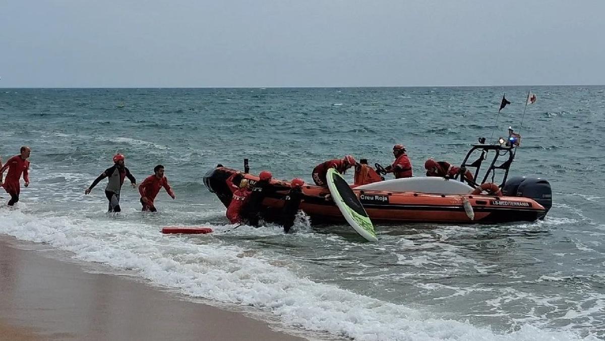 Rescatados tres jóvenes con hipotermia en la playa de Malgrat de Mar