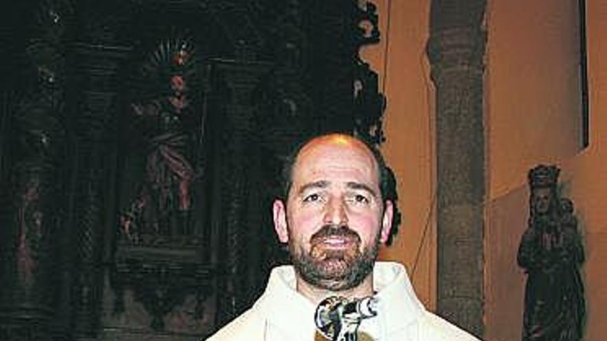 Manuel Viego en la iglesia de Castropol.