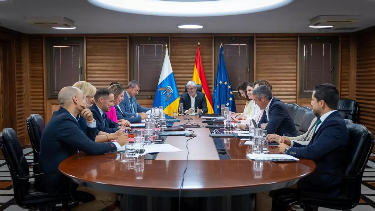 Canarias exige al Estado 157 millones por los gastos de atención a los menores migrantes