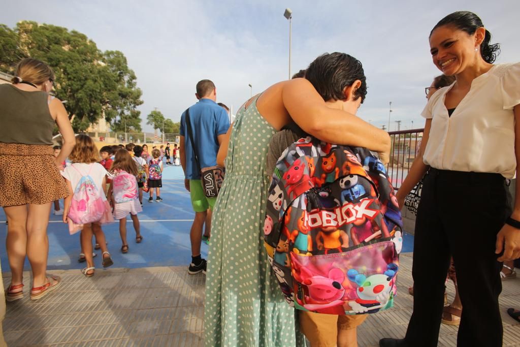 Así se ha vivido la vuelta al cole en las calles y colegios de Alicante