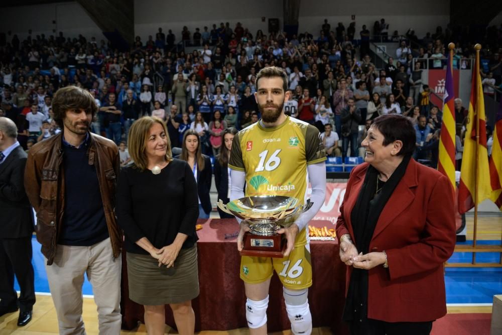 Palmas Volleyballer haben die spanische Meisterschaft gewonnen. Can Ventura besiegte am Samstag (29.4.) in der Halle von Son Moix den amtierenden Meister Almería mit 3:1-Sätzen.