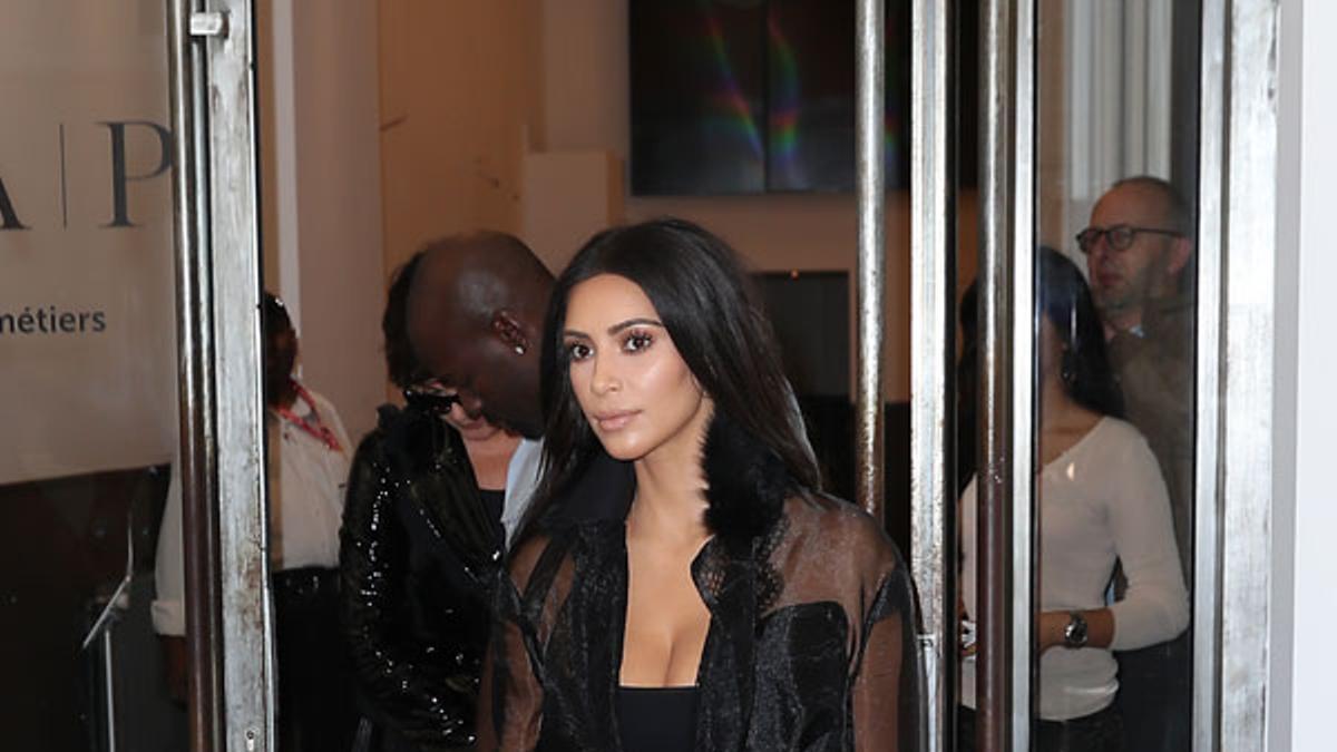 Kim Kardashian con transparencias en París