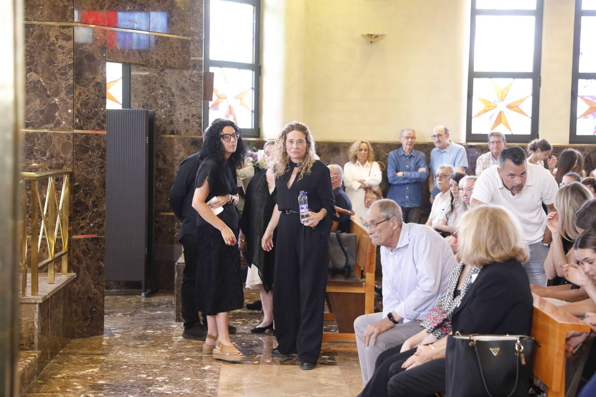 EN IMÁGENES: Acto de despedida a Xuan Bello en el tanatorio de Los Arenales