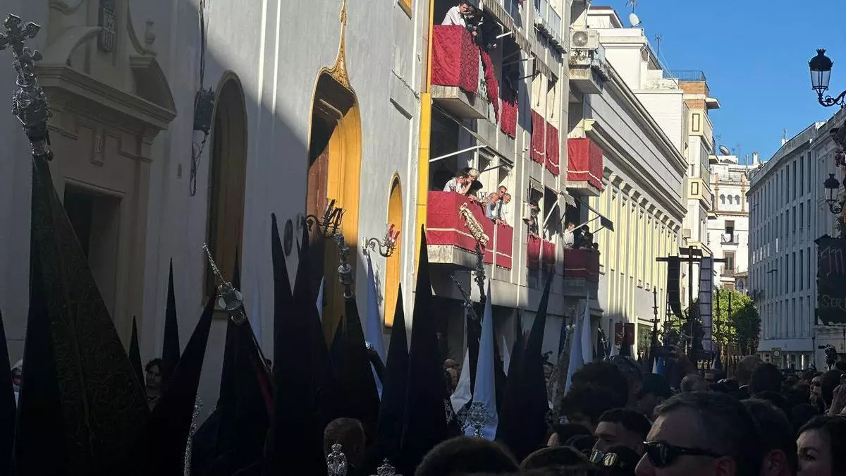 Vídeo | Sale de la Iglesia de San Gregorio el paso de La Canina