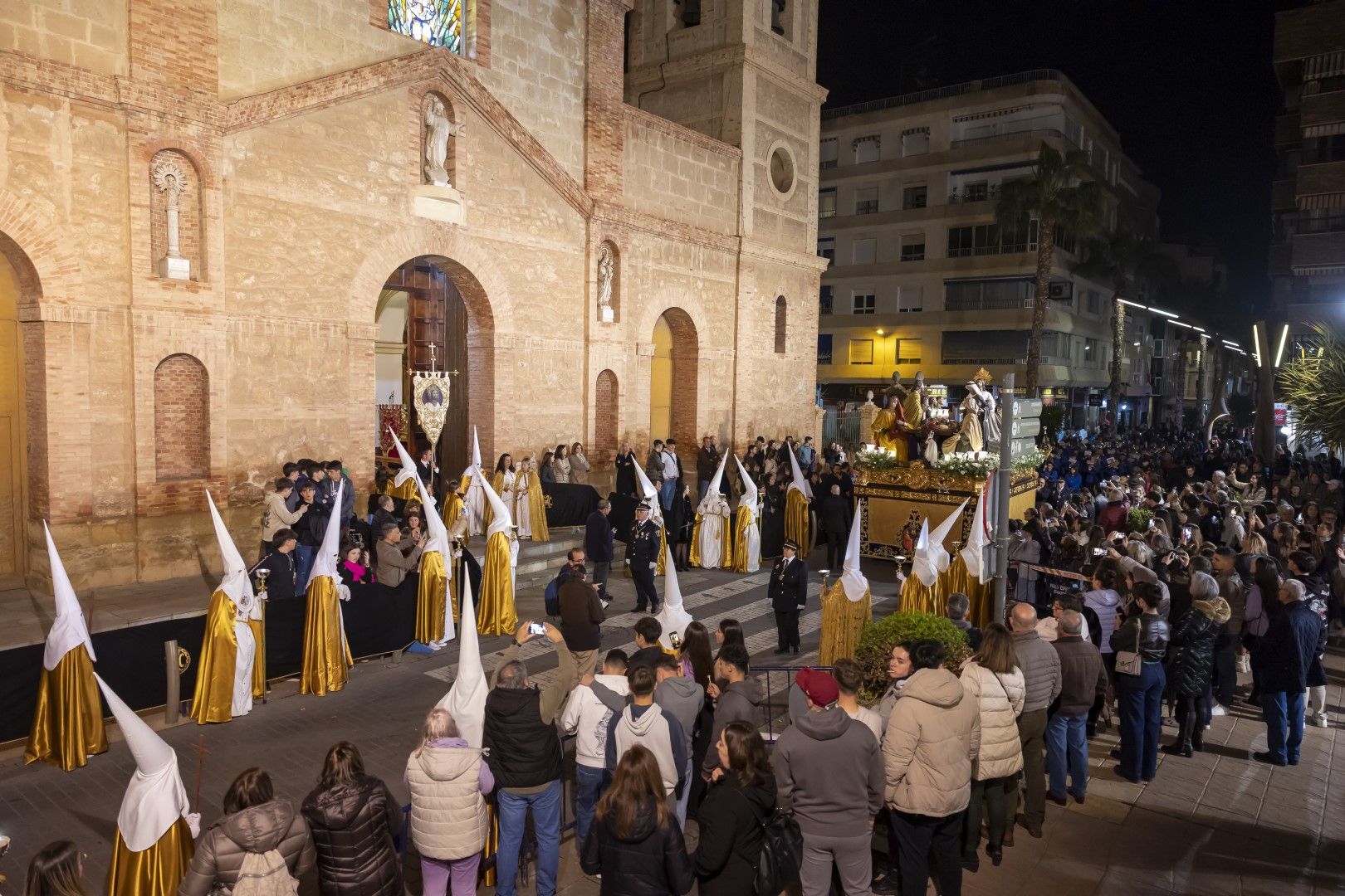 Aquí las imágenes de la Procesión de Lunes Santo en Torrevieja