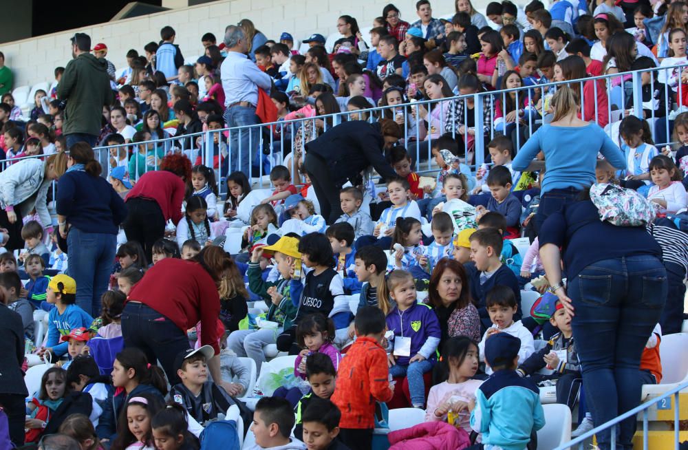 El equipo blanquiazul abre la grada de La Rosaleda a miles de niños de varios colegios de Málaga.