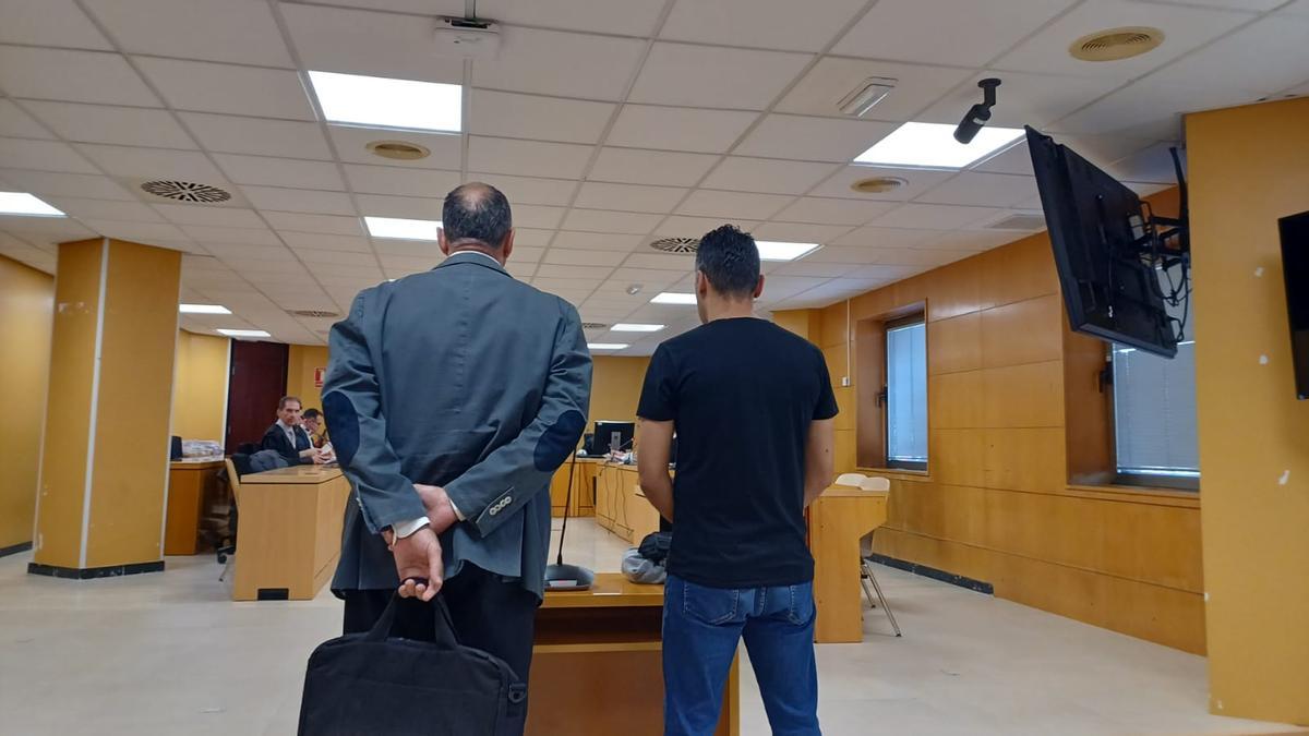 El acusado de la izquierda quedó absuelto y el de la derecha fue condenado