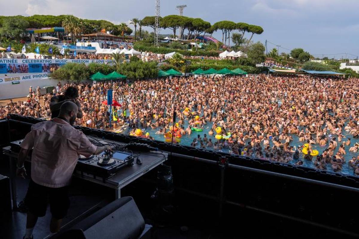 Ambiente en la fiesta de el Circuit Festival en Isla Fantasia