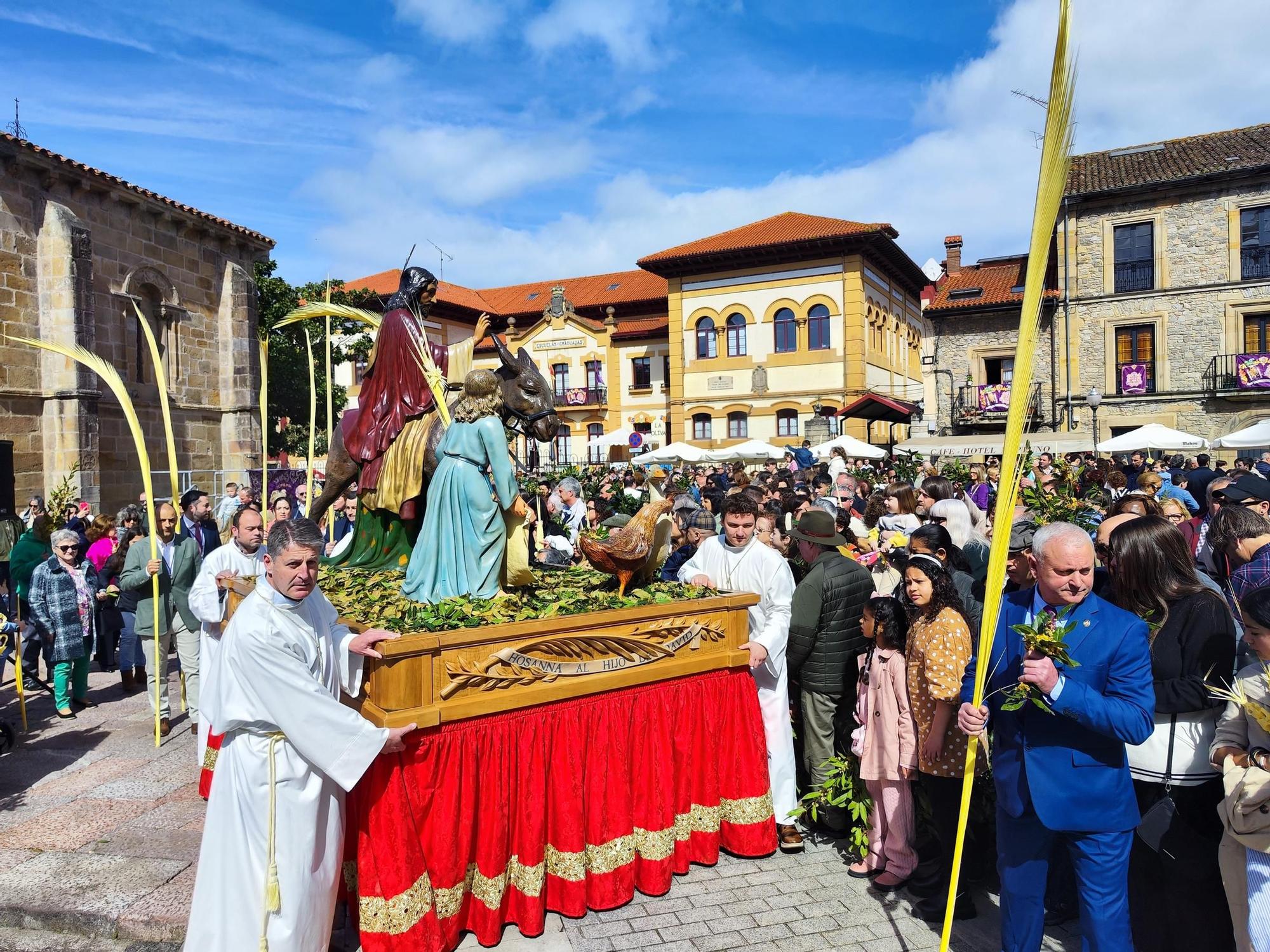 Villaviciosa vibra en Semana Santa con un domingo de Ramos multitudinario