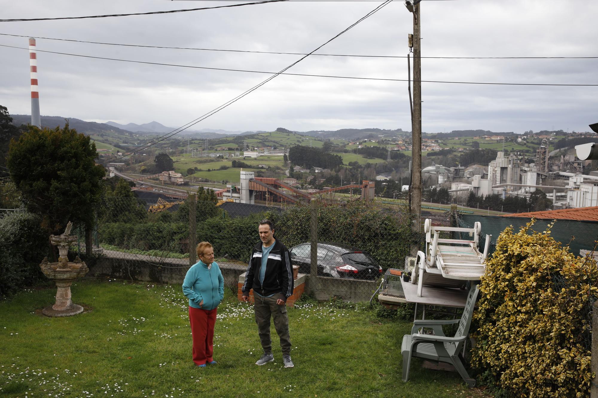 En imágenes: Los vecinos de Les Cabañes ansían la transformación de Aboño para dejar de vivir entre carbón