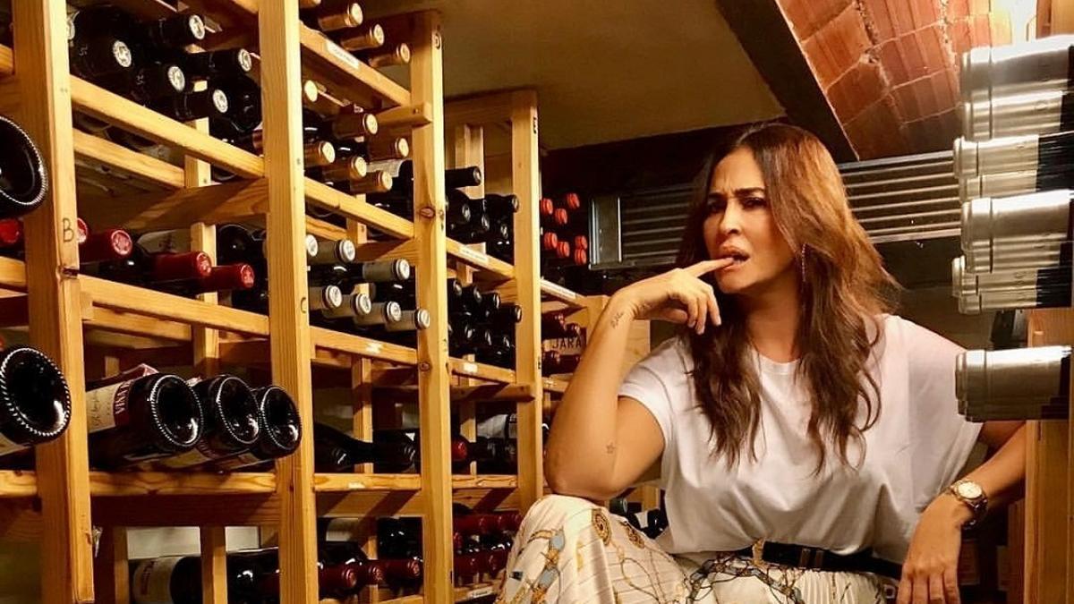 Vicky Martín Berrocal en una bodega