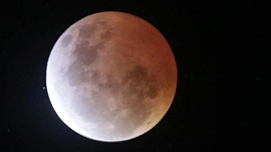 Cómo seguir el eclipse lunar de este lunes
