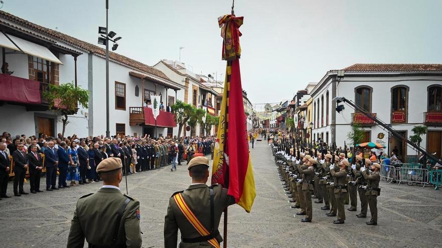 Teror concede la Insignia de Oro al Regimiento Canarias 50 por su vínculo con las Fiestas del Pino