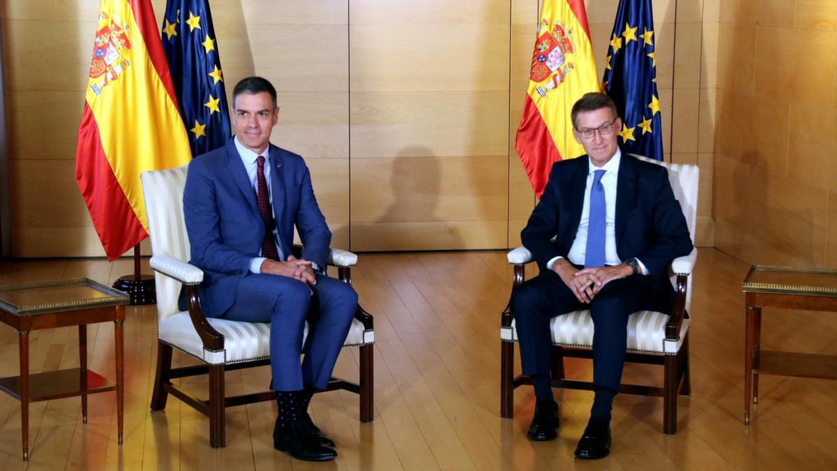 El líder del PSOE, Pedro Sánchez, i el líder del PP, alberto Núñez Feijóo, aquest dimecres al Congrés