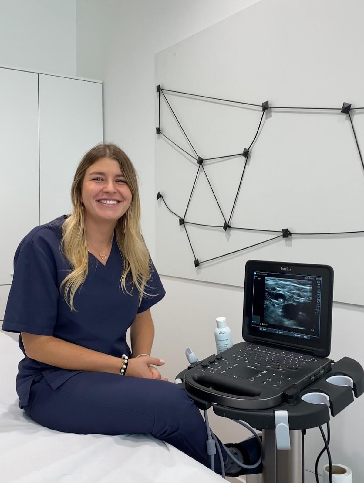 El equipo médico de Varitek Alicante está encabezado por la Dra. Alba Rodríguez y el Dr. Arturo Marcos, junto con la Dra. Edurne Pardo y los doctores Iñaki Prieto y Fran Loyola, médicos especializados en casos complejos de varices.