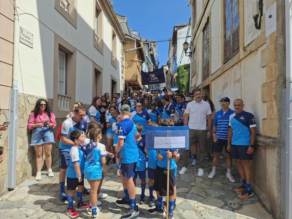 En imágenes: Los nadadores toman las calles de Navia en un ambiente "espectacular" En imágenes: Los nadadores toman las calles de Navia en un ambiente "espectacular"