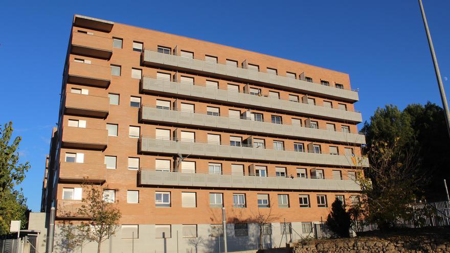 Un veí converteix en un malson la vida en un bloc del carrer Joan Fuster de Manresa