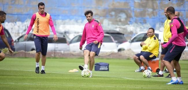 Entrenamiento de la UD Las Palmas en Barranco ...