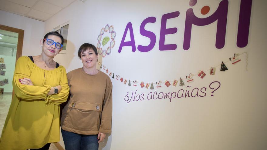 Bárbara Congost y Amparo Belenguer,  en la sede de Asemi en Castelló.