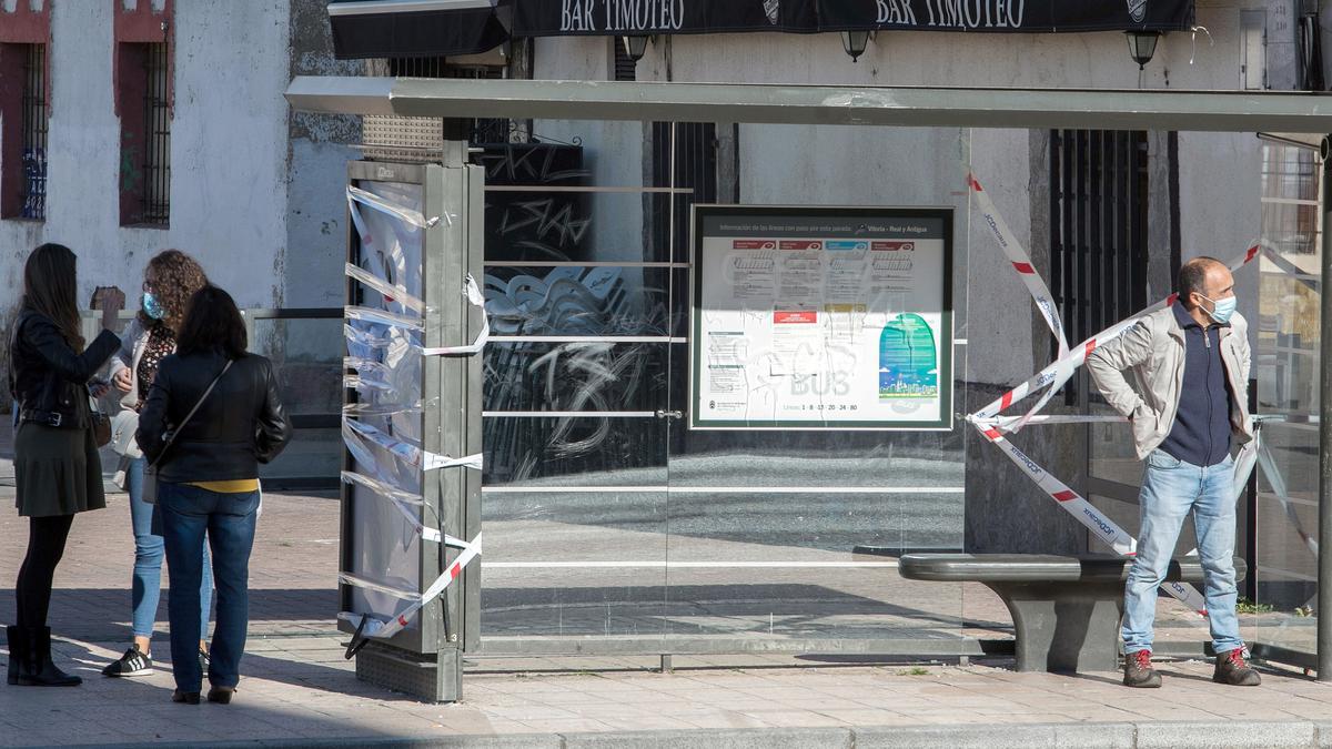 Daños en el barrio de Gamonal (Burgos) en los incidentes de la protesta por las nuevas restricciones sanitarias por la COVID-19.