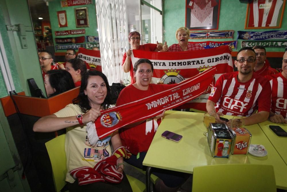 Aficionats del Girona seguint el partit contra el Còrdova