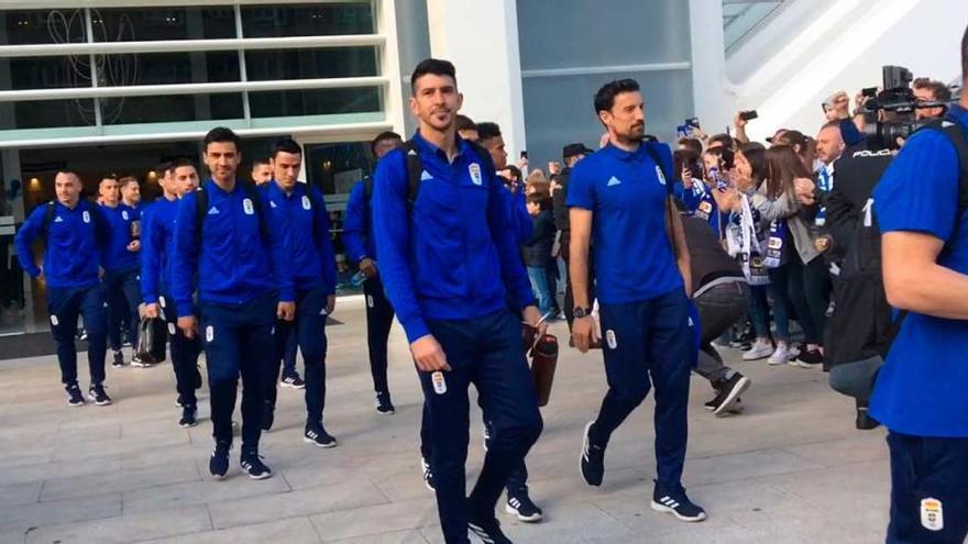 Derbi asturiano: Los jugadores del Real Oviedo ponen rumbo a Gijón