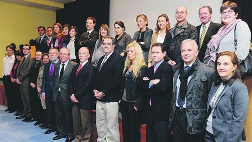Participantes en la reunión anual del comité del consorcio Cenit-Ceyec, celebrada ayer en el Instituto Fernández-Vega.