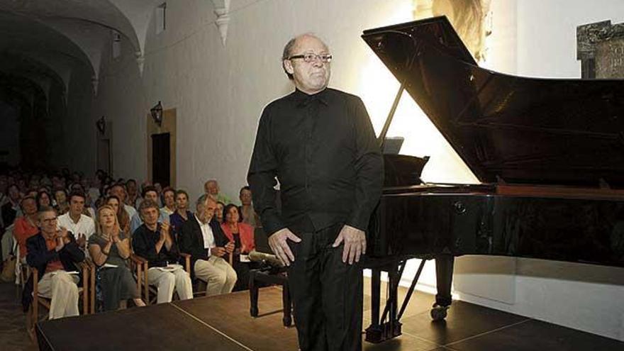 El prestigioso pianista Alain Planes en La Cartoixa de Valldemossa.