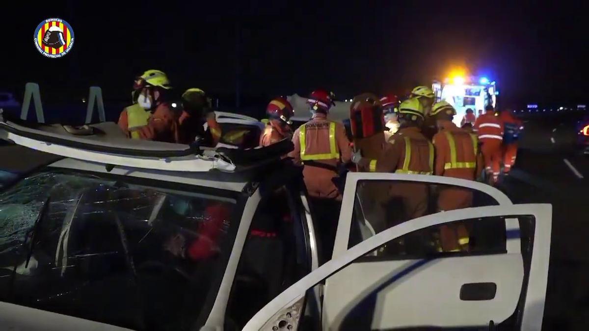 Varias personas atrapadas y cinco heridos en un accidente múltiple en la  pista de Silla - Levante-EMV