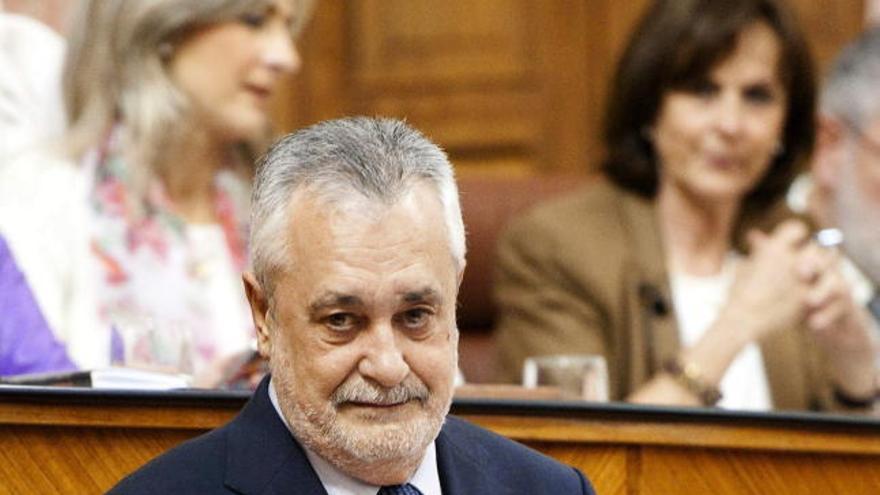 El presidente de la Junta de Andalucía, José Antonio Griñán, durante su comparecencia a petición propia, hoy en el Parlamento andaluz.