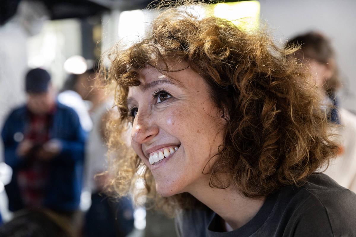 Agnès Marquès firmando libros esta mañana.