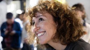 Agnès Marquès firmando libros esta mañana.