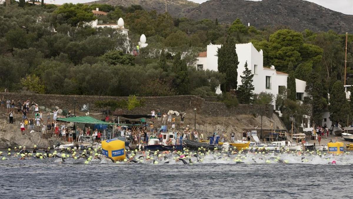 1.500 nadadores/as  se han dado cita en Cadaques