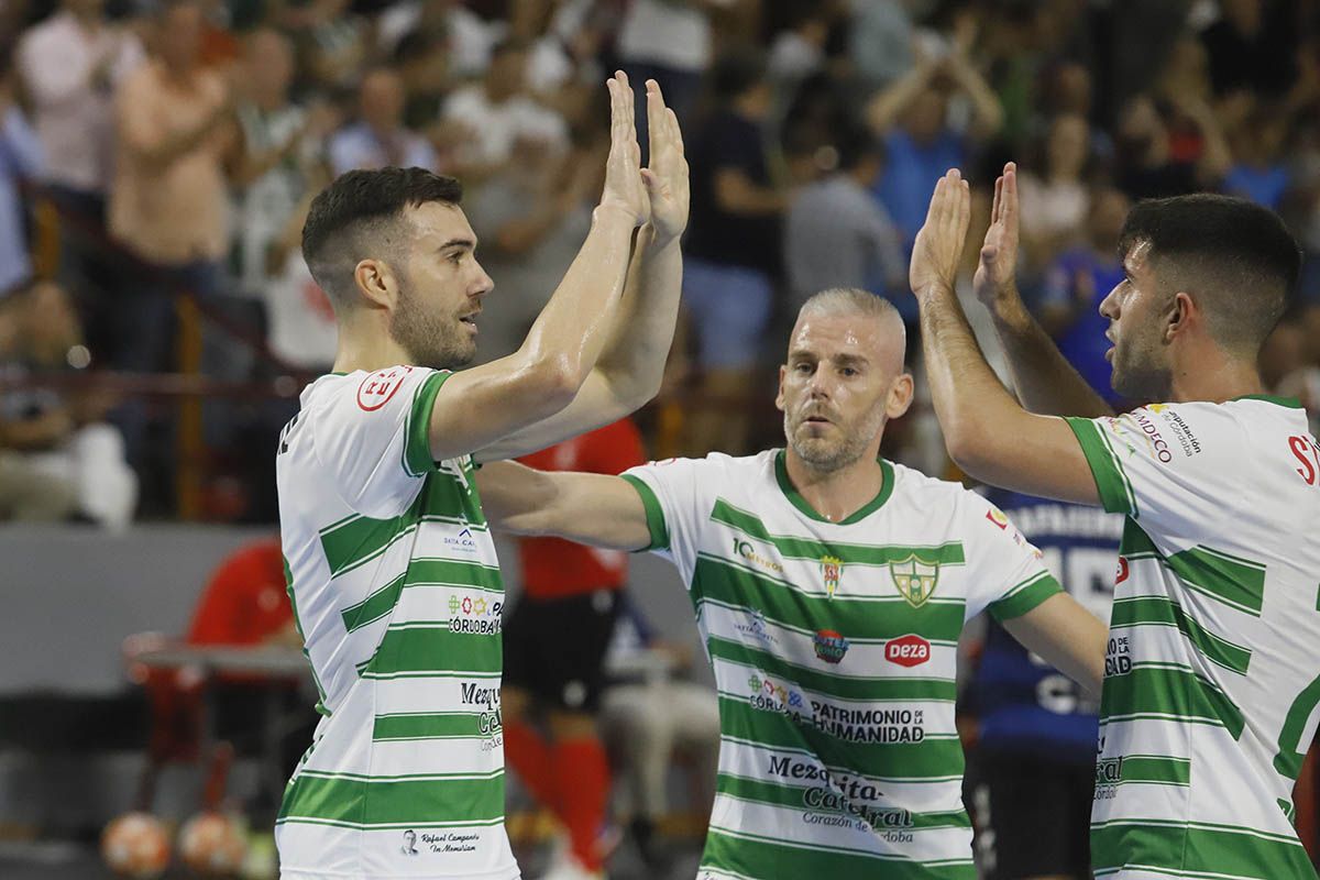 Las imágenes del derbi entre el Córdoba Futsal y el Betis en Vista Alegre