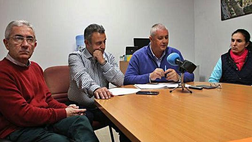 Los representantes de las diferentes asociaciones del taxi en Málaga, ayer, en rueda de prensa.