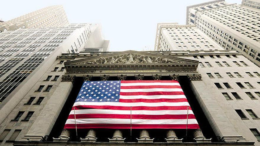 Sede de la Bolsa de Nueva York ayer, poco antes de iniciarse la sesión.