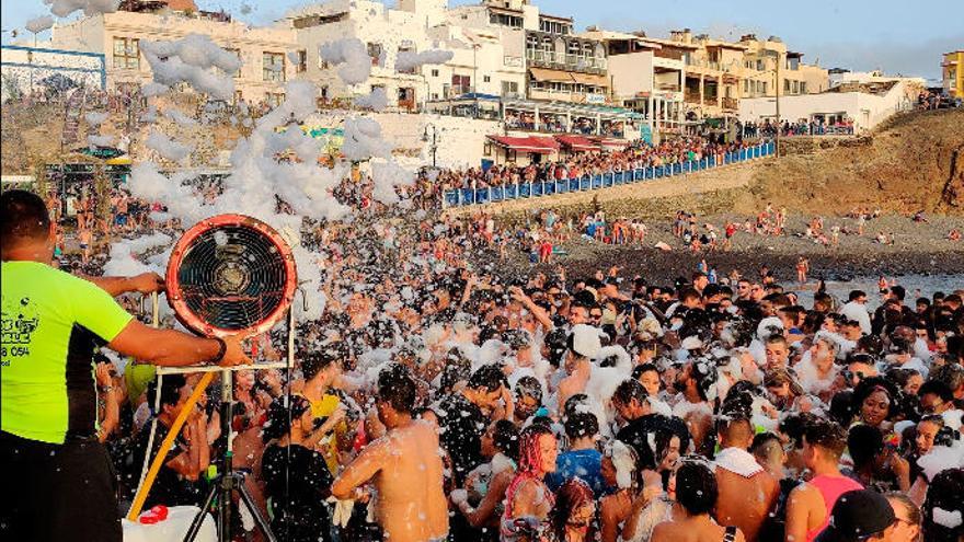 Fiesta del agua y sed de los vecinos