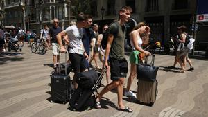 Turistas en el entorno de la Rambla.