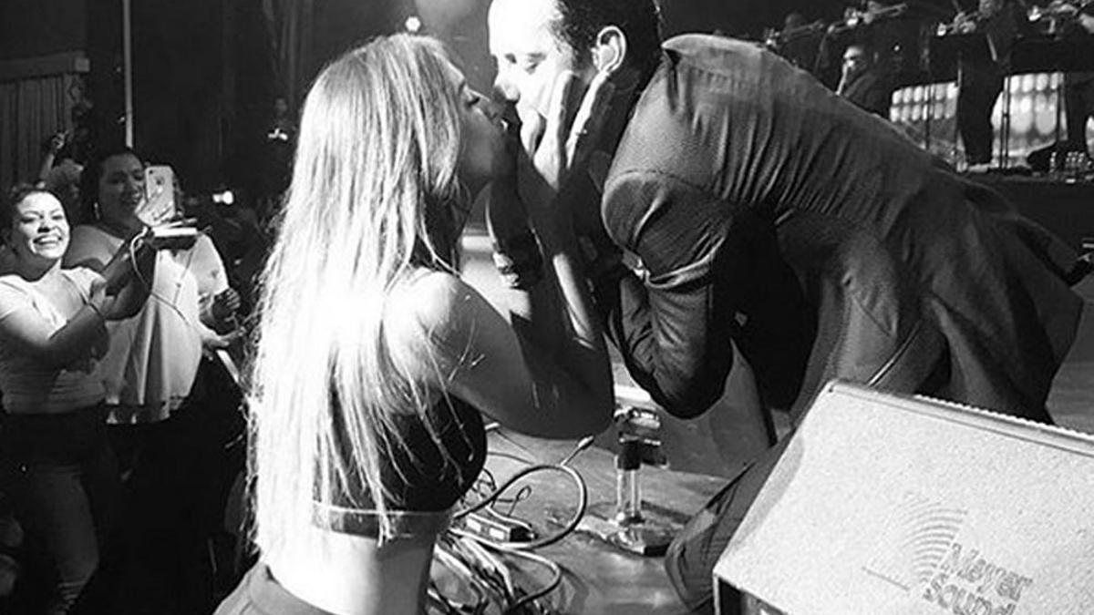 Marc Anthony y Shannon de Lima besándose