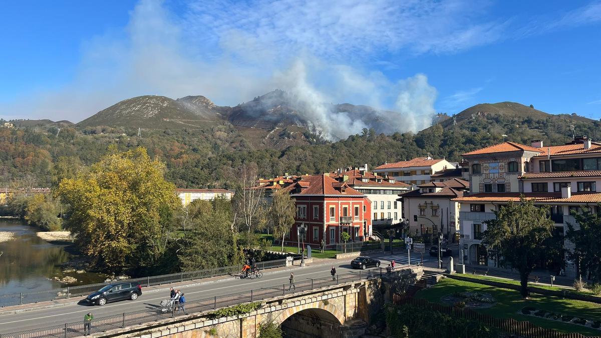 Asturias activa la fase de emergencia por incendios forestales tras