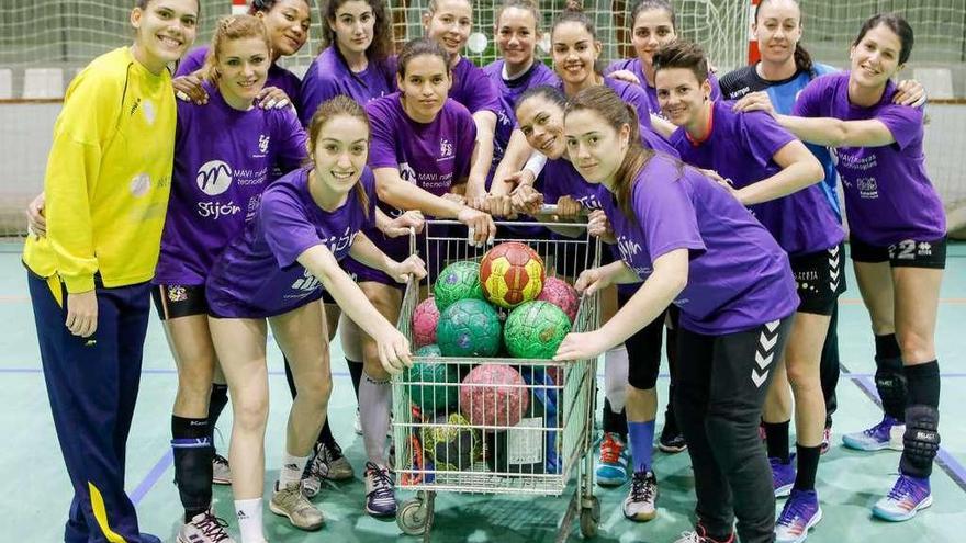 La plantilla del Mavi NT, tras el último entrenamiento en Gijón.