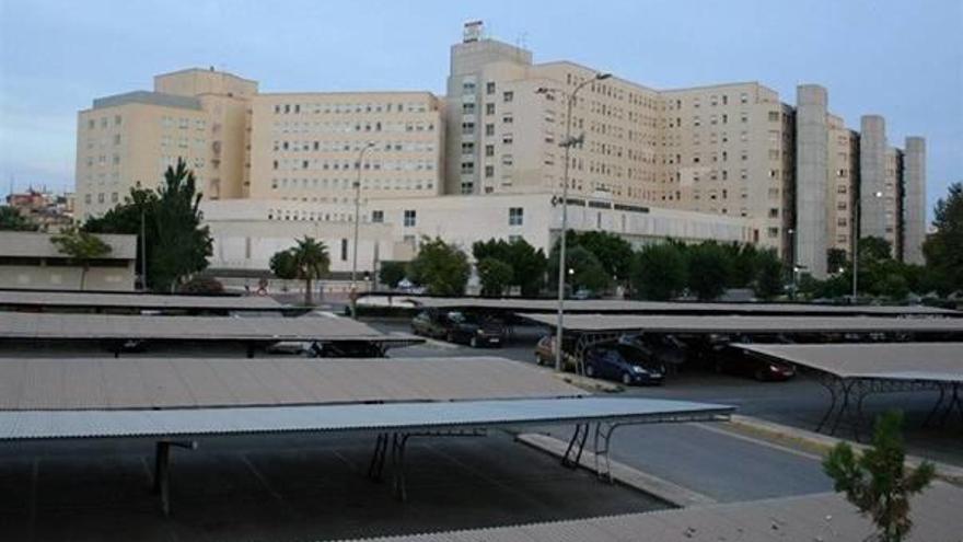 Zona de aparcamiento del Hospital General de Alicante.