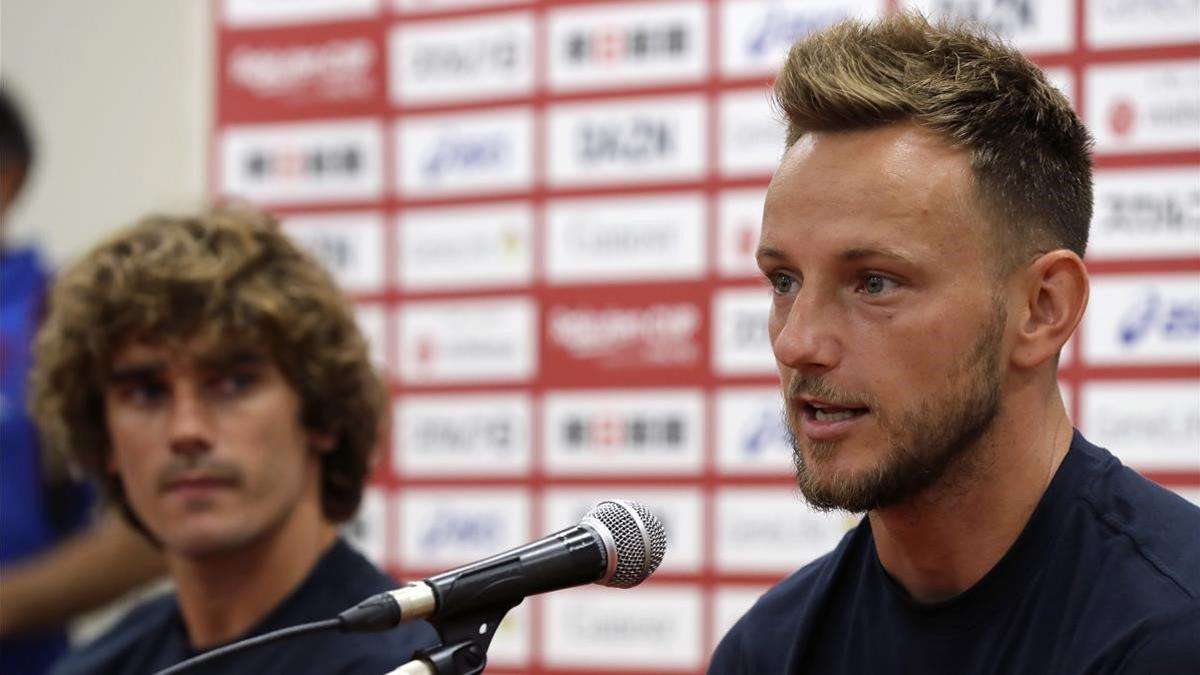 Griezmann y Rakitic, en la conferencia de prensa que han ofrecido en Tokio.