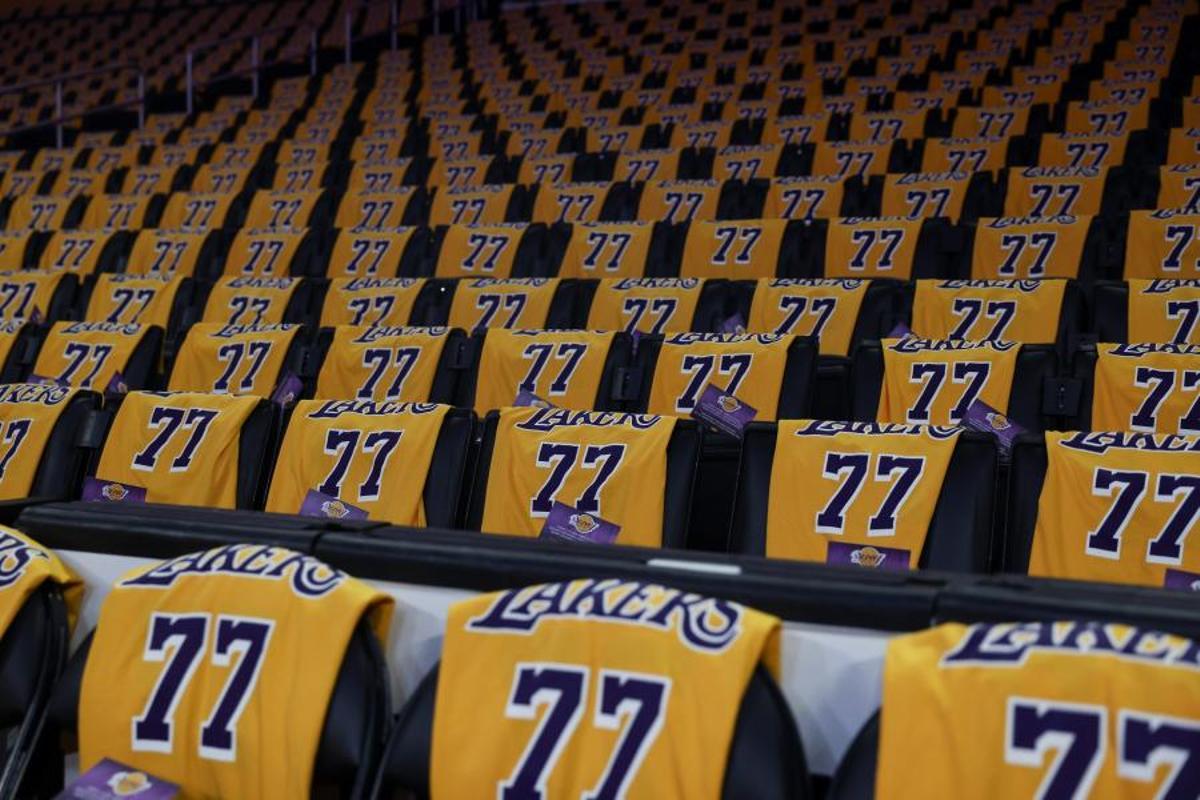 El gesto de LeBron en el debut de Doncic que da la vuelta al mundo