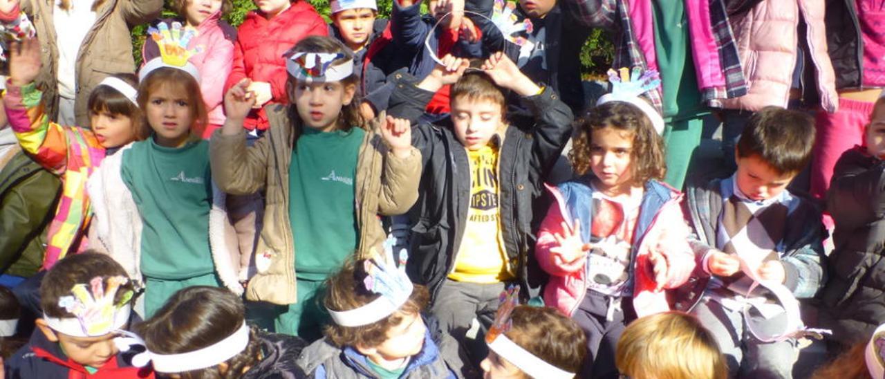 Os alumnos do colexio Andersen celebran o Día da Paz.