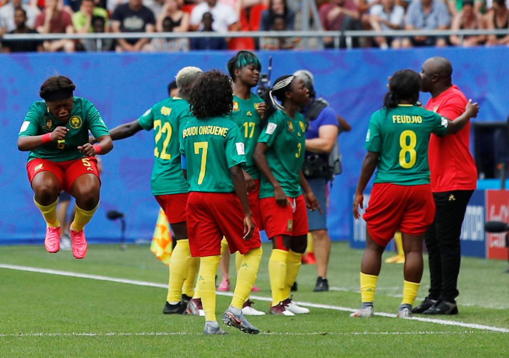 La selección femenina de Camerún la lía frente a I