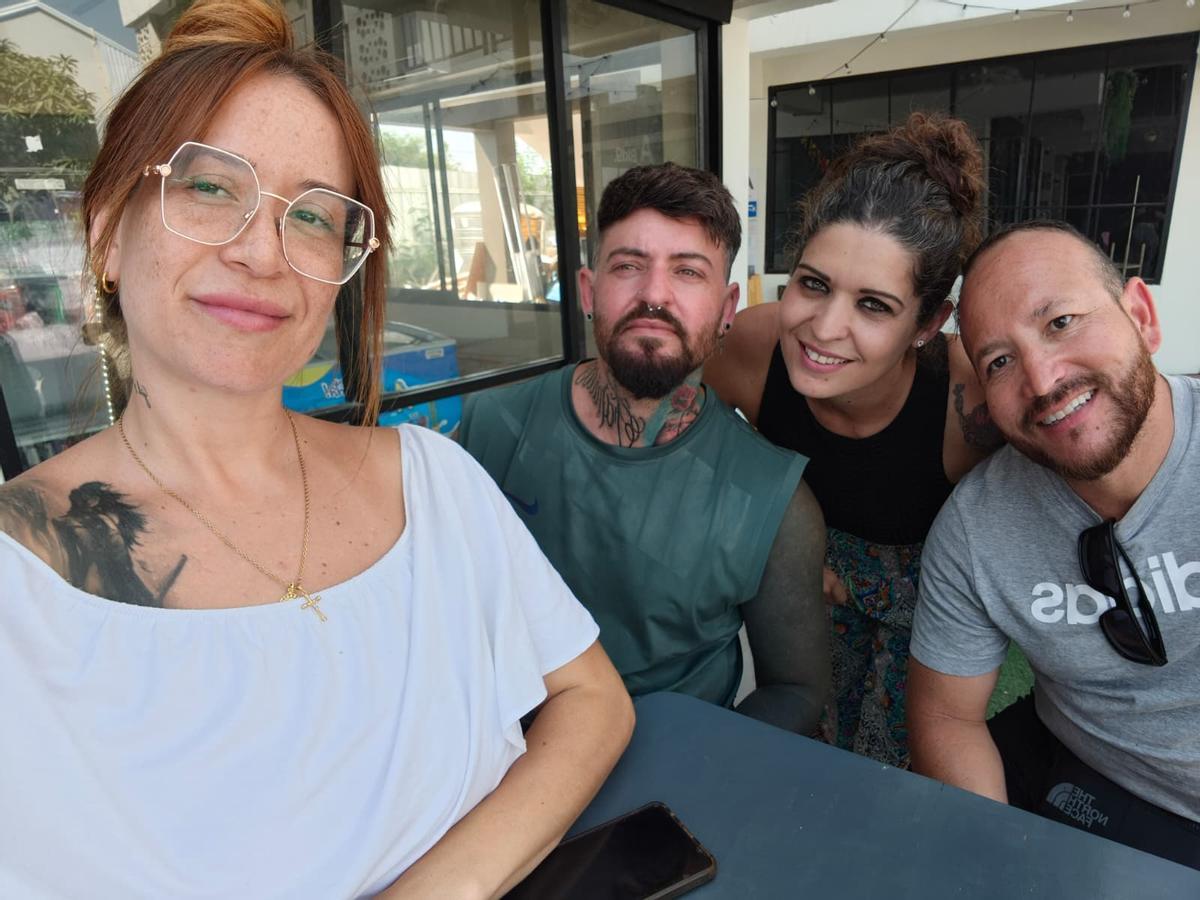 María Jesús, Borja, Guayarmina y Juan, cuatro tinerfeños atrapados en Tailandia por la guerra